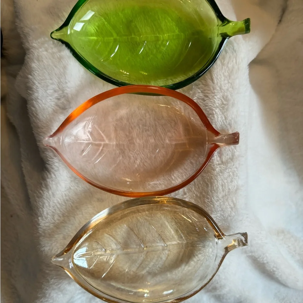 Pier 1 Imports Set Of 3 Leaf Dishes